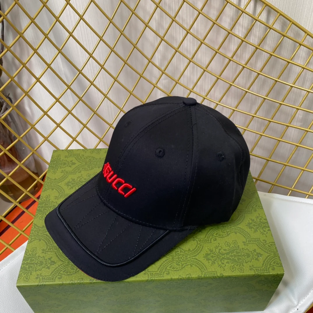 Gucci - Спортивная минималистичная бейсболка с вышивкой