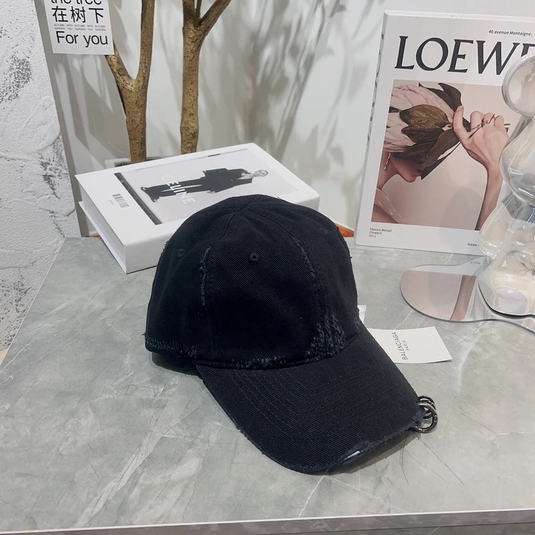 Новинки Balenciaga весна/лето 2023 - Шляпа с заклепками/Сферическая кепка - Черная