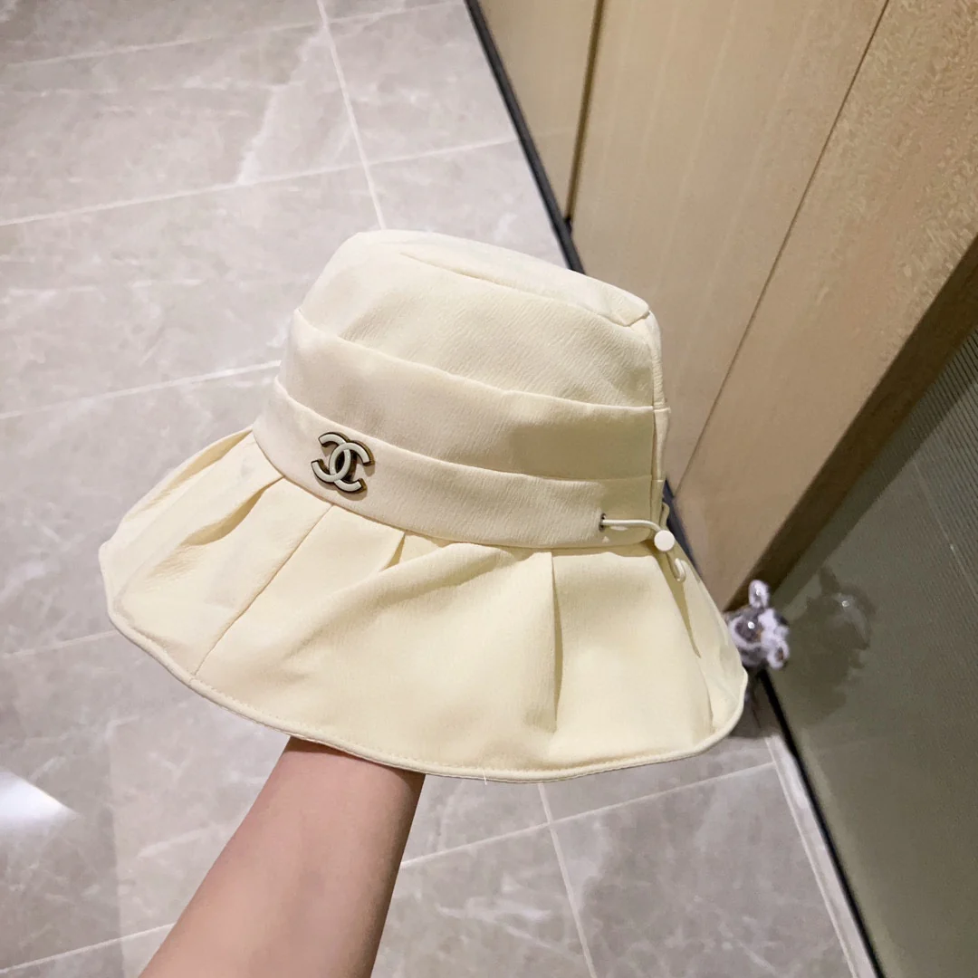 Новинка сезона весна/лето 2023 от Chanel - Рыбацкая шляпа - на шнурке - Белая