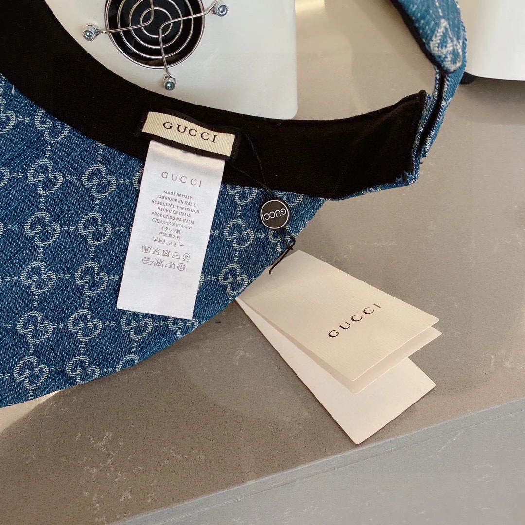 Новые поступления коллекции Gucci весна/лето 2023 - Широкополая шляпа с монограммой - Шляпа-козырек - Солнцезащитная шляпа