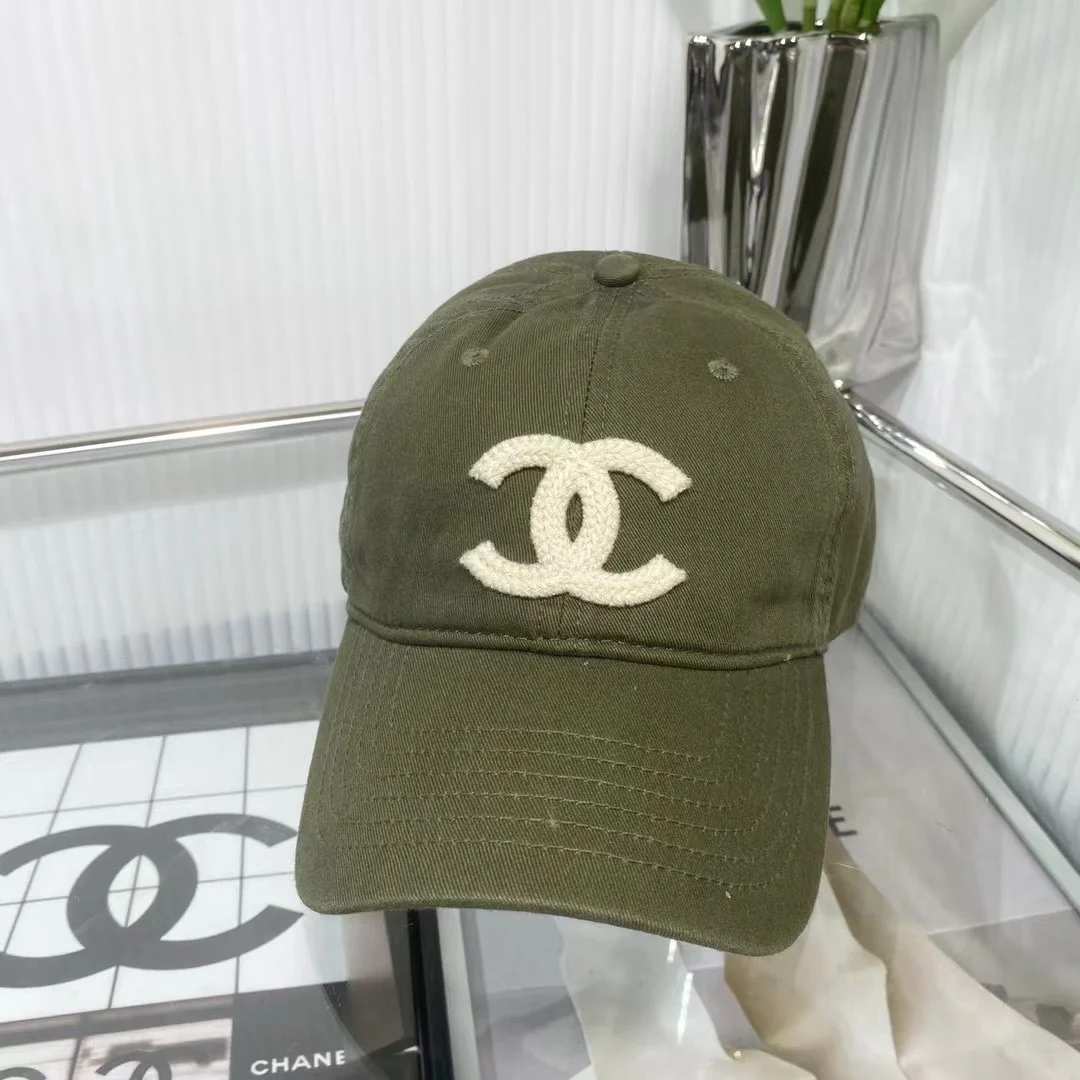 Chanel - Разноцветная бейсболка с эффектом потертости