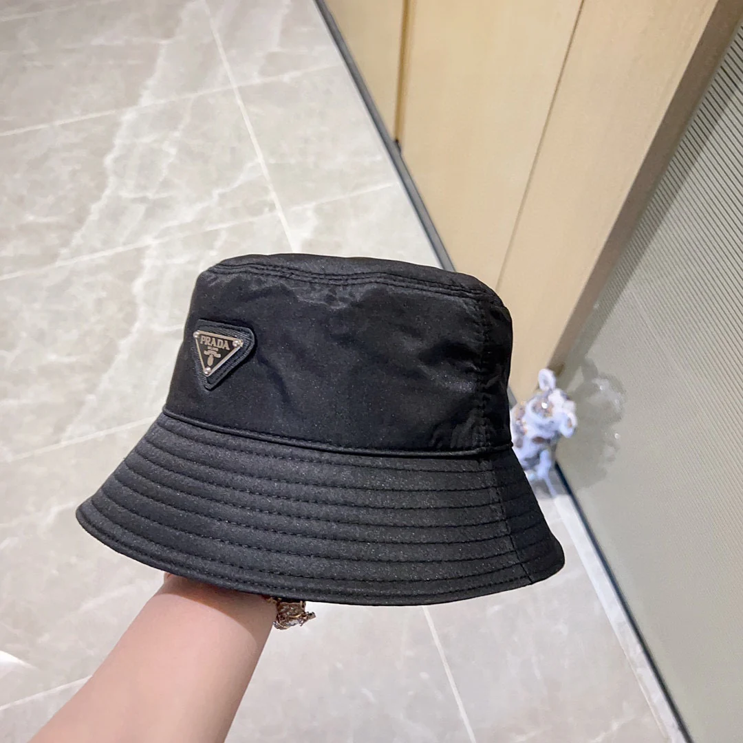 Новинка сезона весна/лето 2023 от Prada - Водонепроницаемая панама - Черная