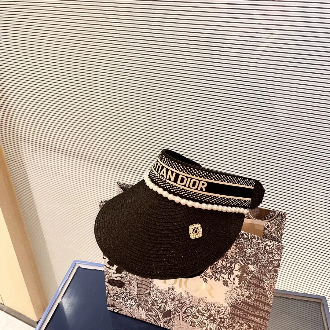 Dior - Жемчужная шляпа от солнца