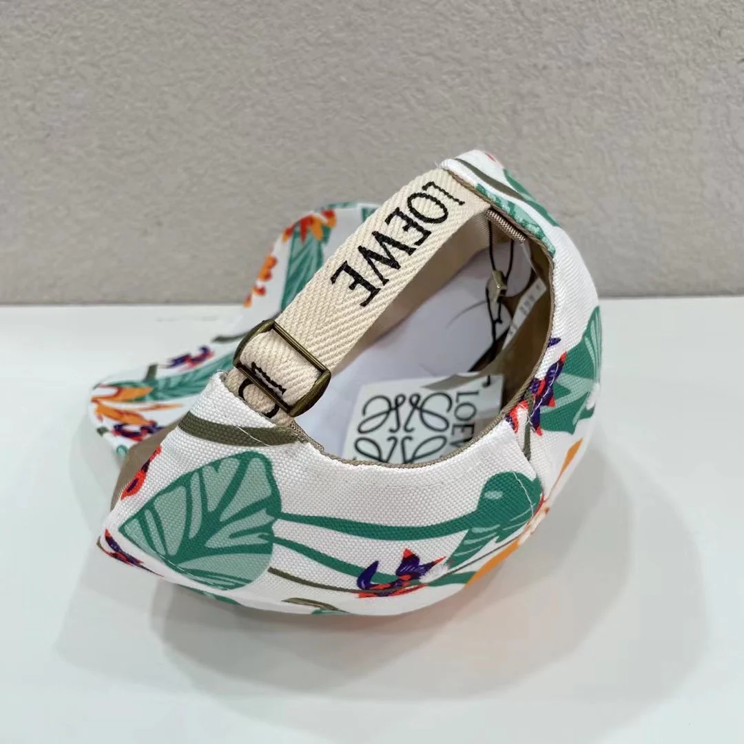 LOEWE - Новая бейсболка с принтом