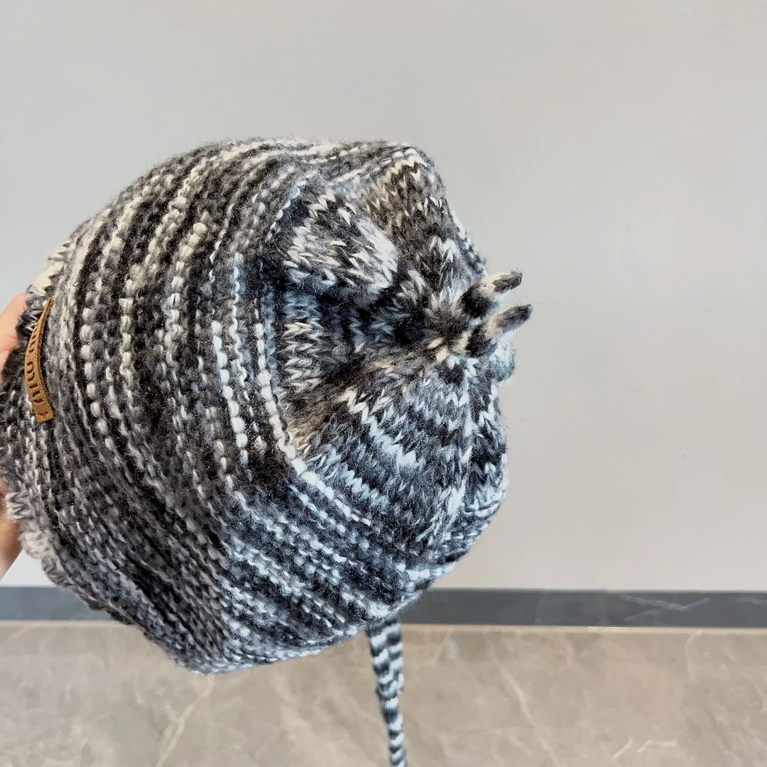 Miu Miu - Новая шерстяная шапка с ушками, осень/зима - черная