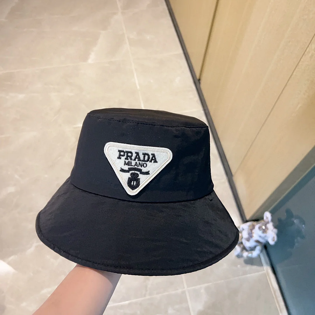 Новинка сезона весна/лето 2023 от Prada - Панама - Черная