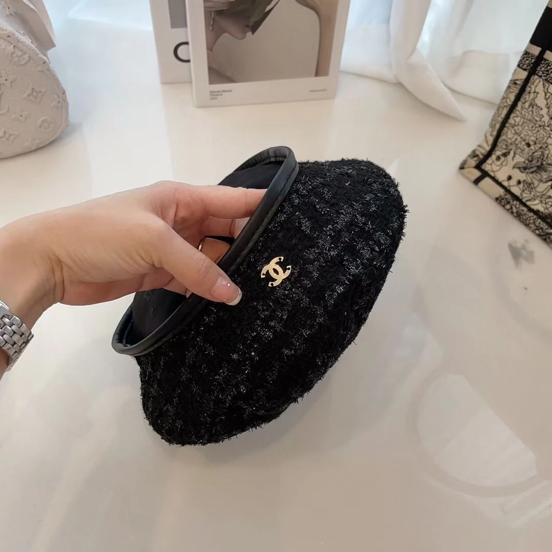 Chanel - Твидовый берет