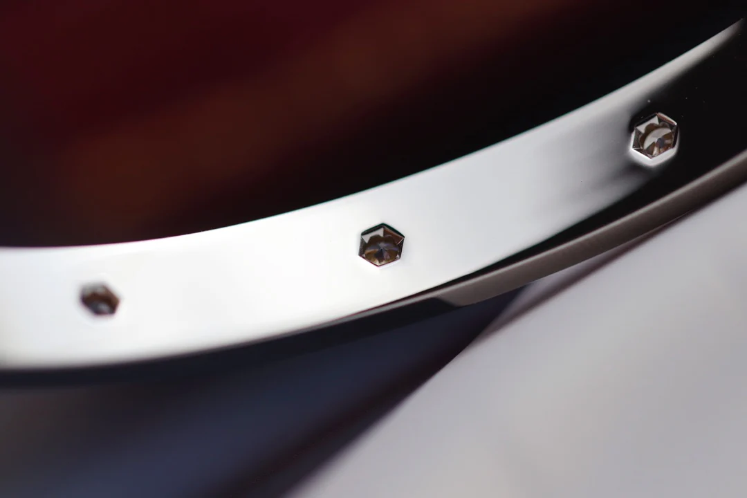 Широкий браслет Cartier Love с 10 бриллиантами