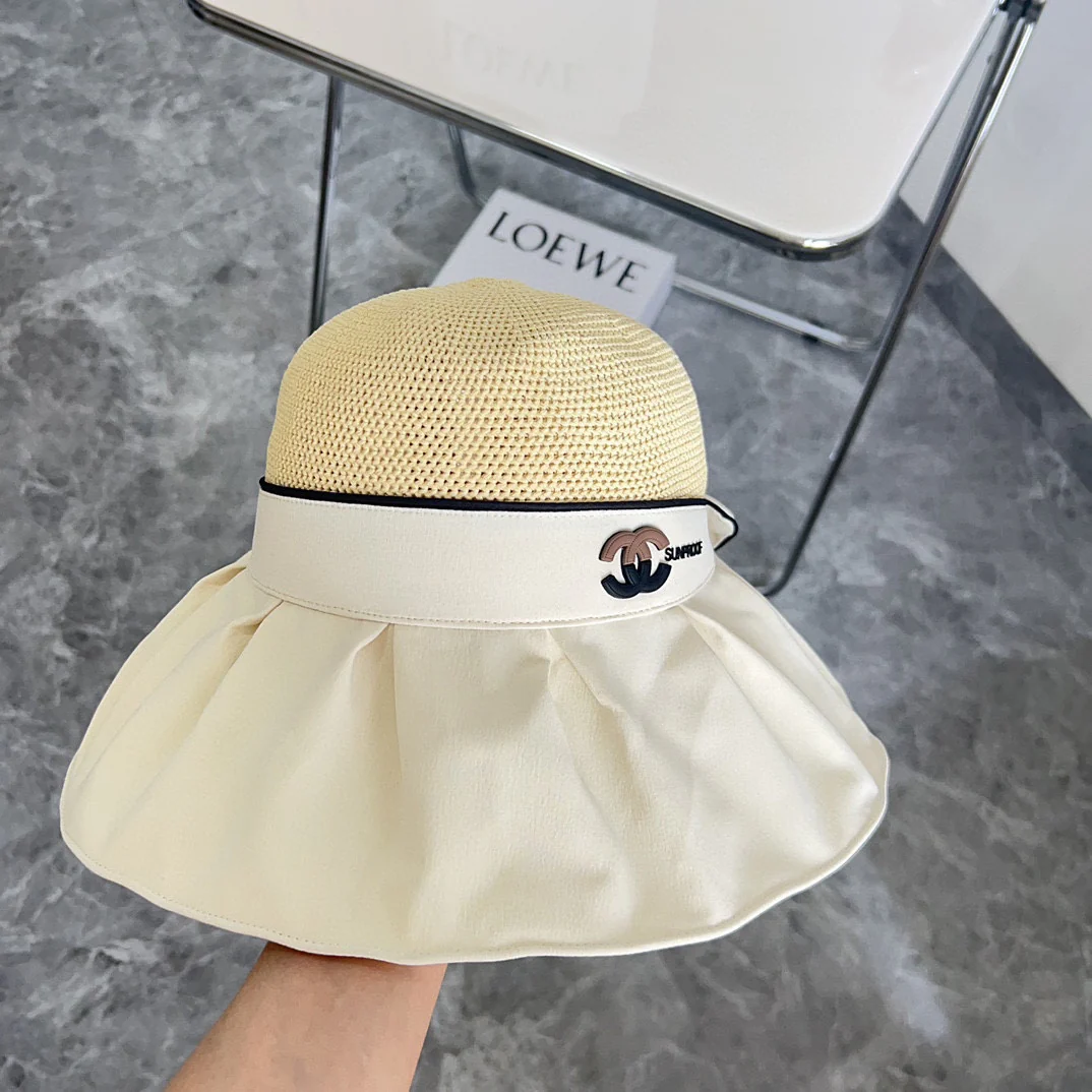 Новая черная виниловая плетеная рыбацкая шляпа Chanel 2024 года - белая