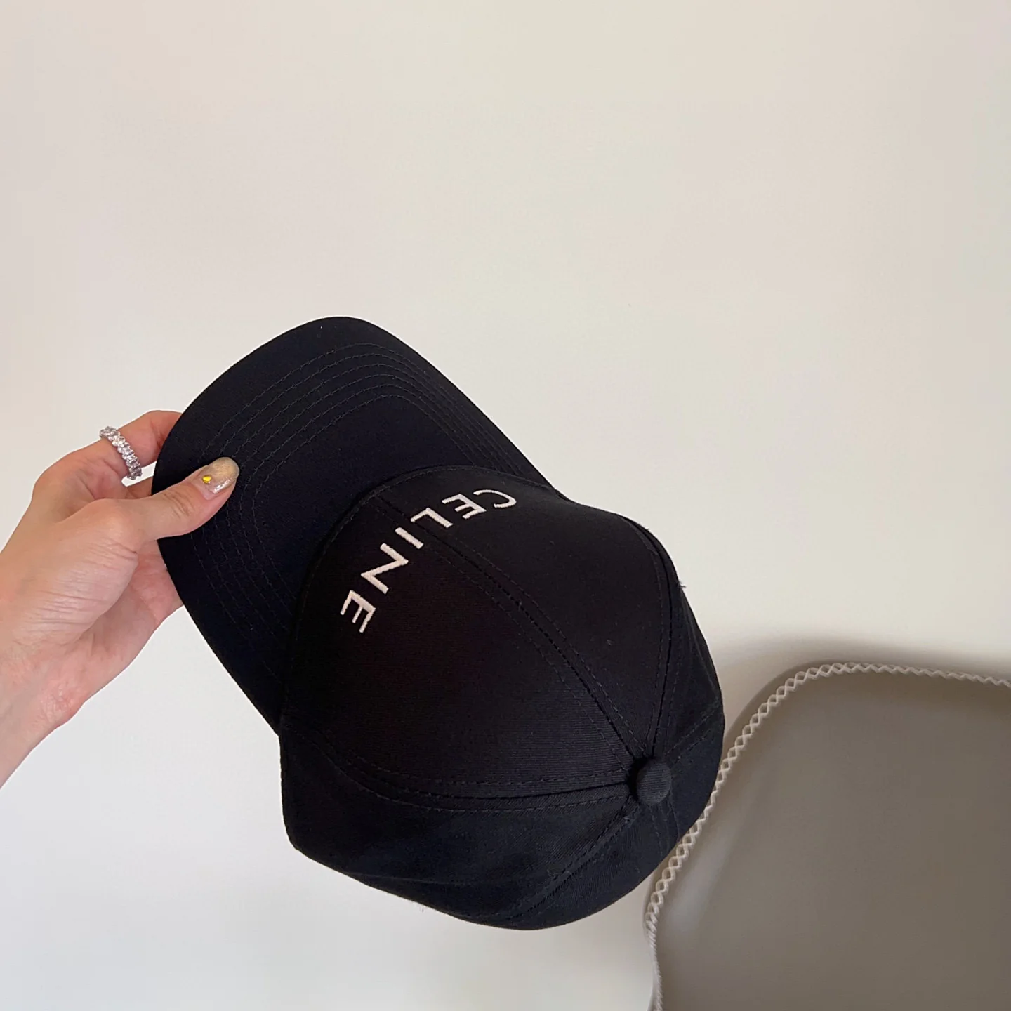 Бейсболка Celine 2025 с вышивкой, новая, черная.