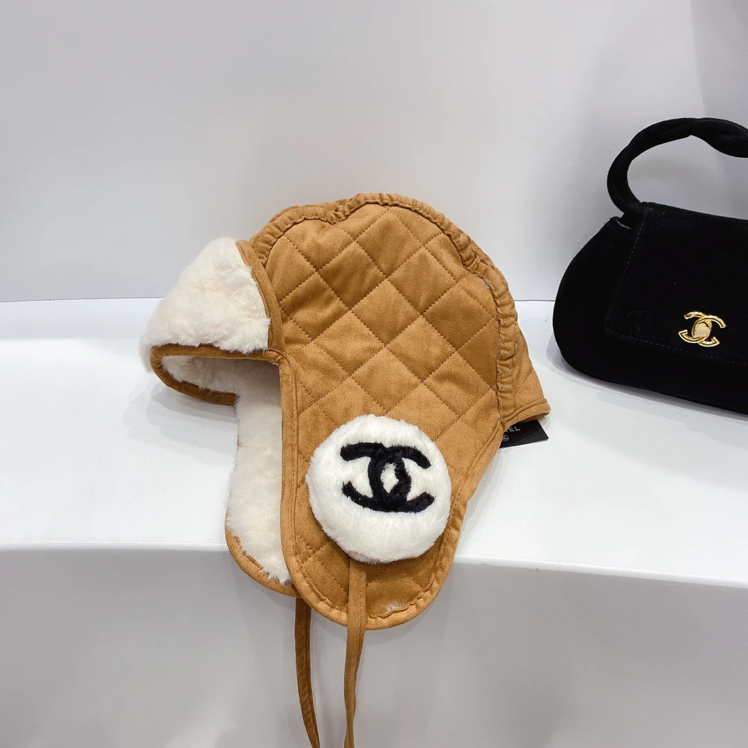 Шляпа Chanel с защитой ушей, коричневая.