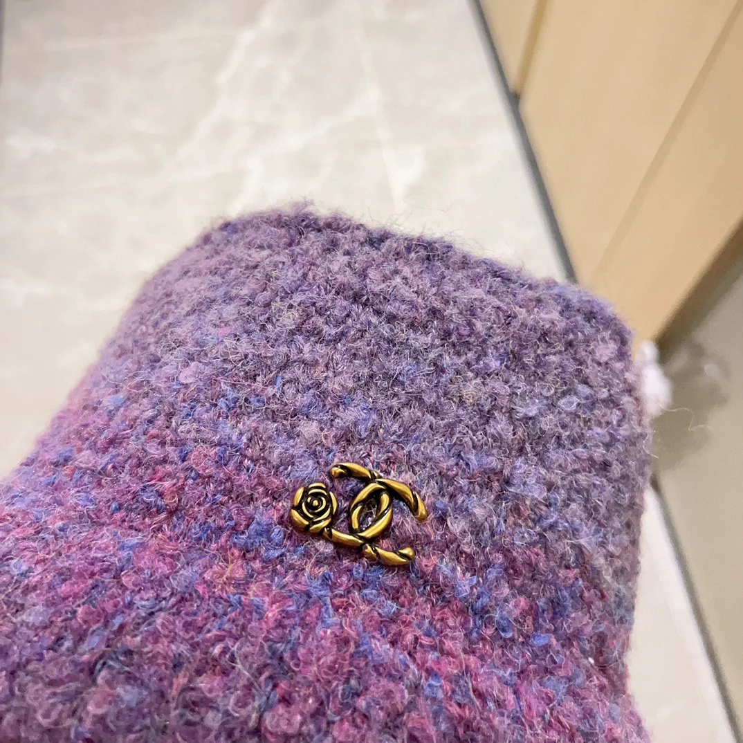 Новая кашемировая рыбацкая шляпа Chanel сезона осень/зима 2023, фиолетовая.
