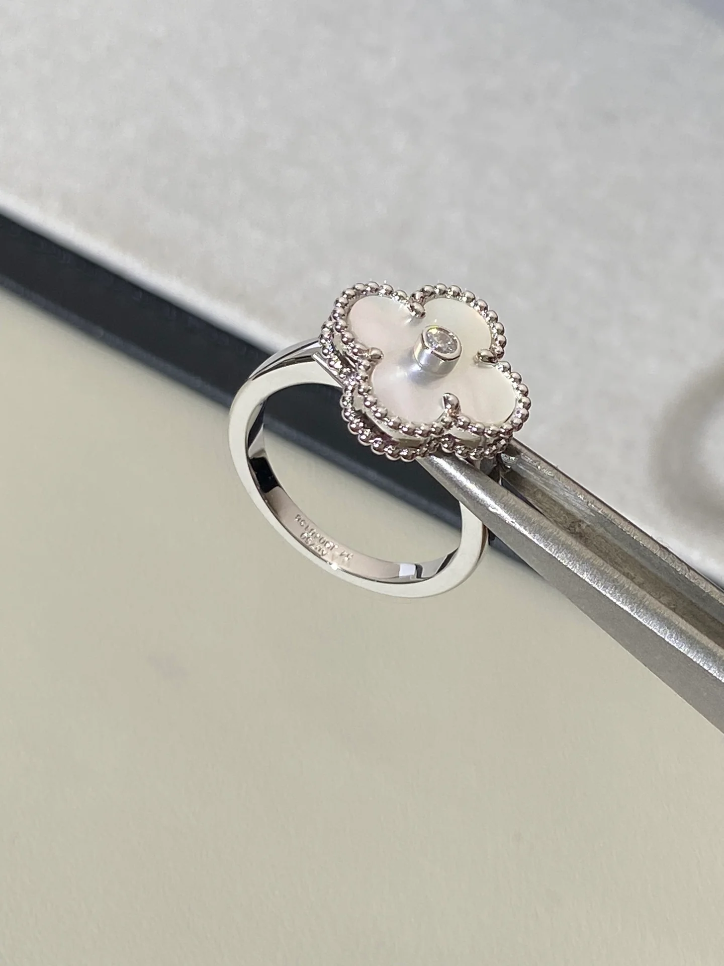 Ван Век - Кольцо 080