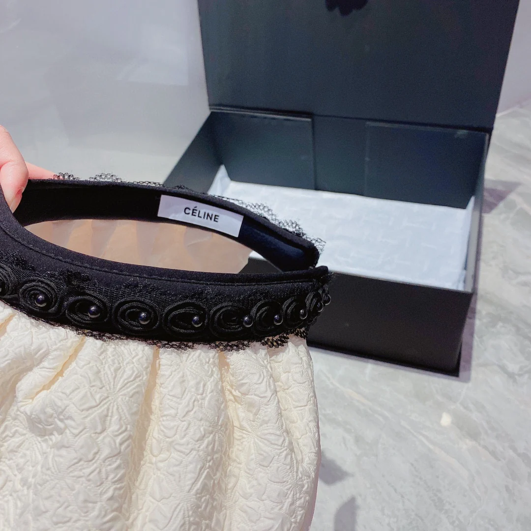 Celine - Солнцезащитная шляпа в придверном стиле с жемчужным принтом