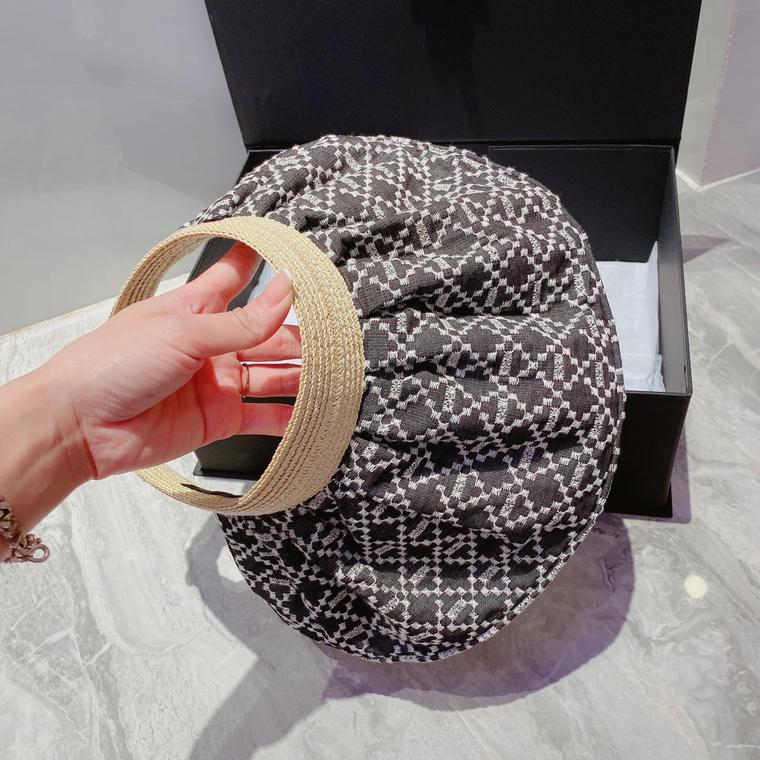 Chanel - Солнцезащитная шляпа из джинсовой ткани