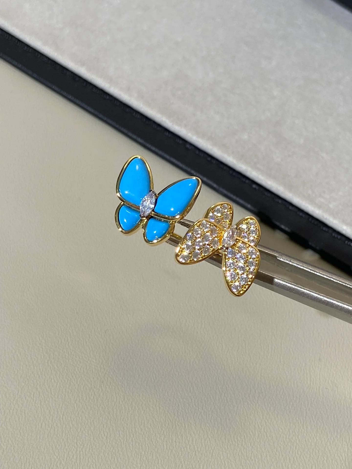 Ван Век - Кольцо 081