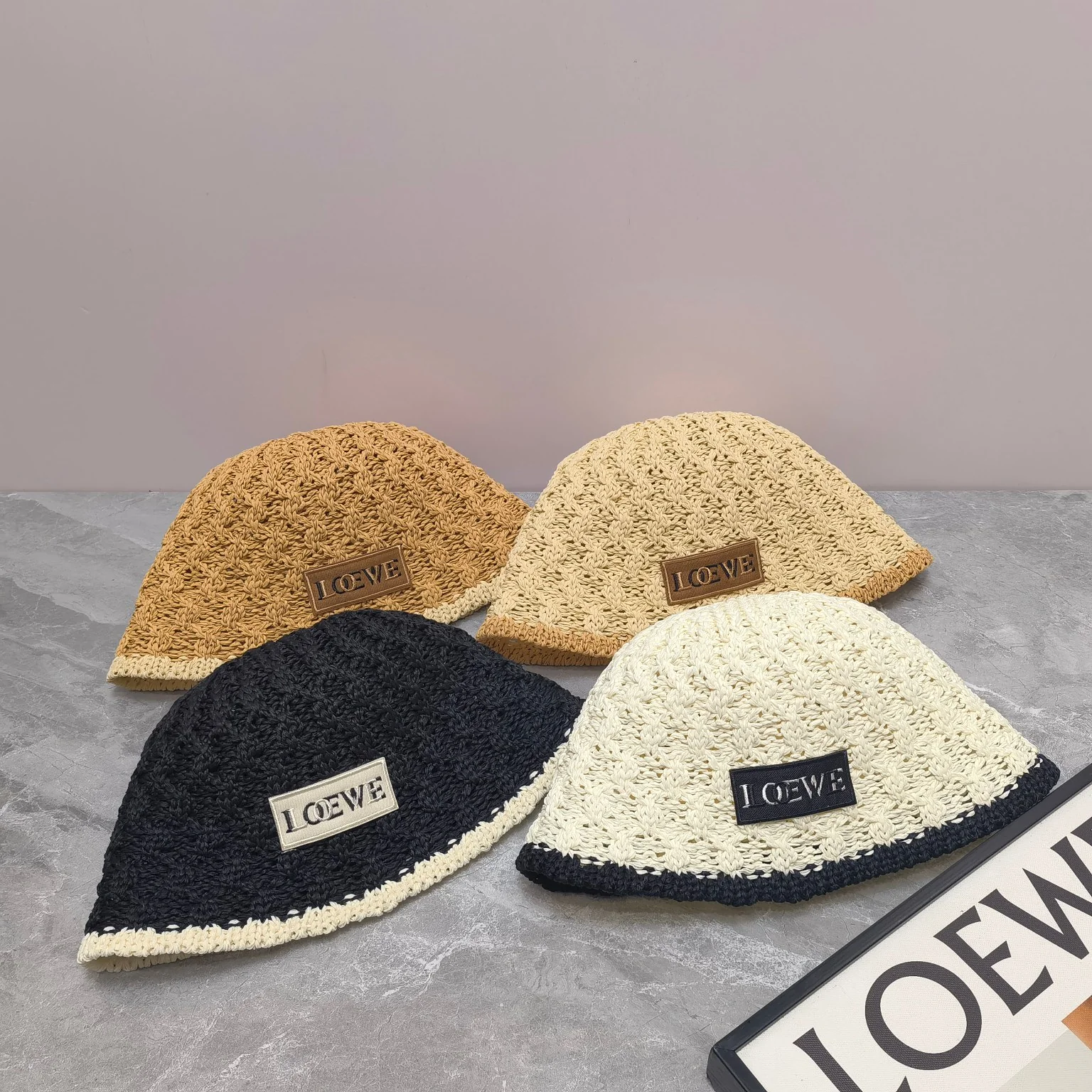 Новая панама LOEWE 2024 с цветовыми блоками