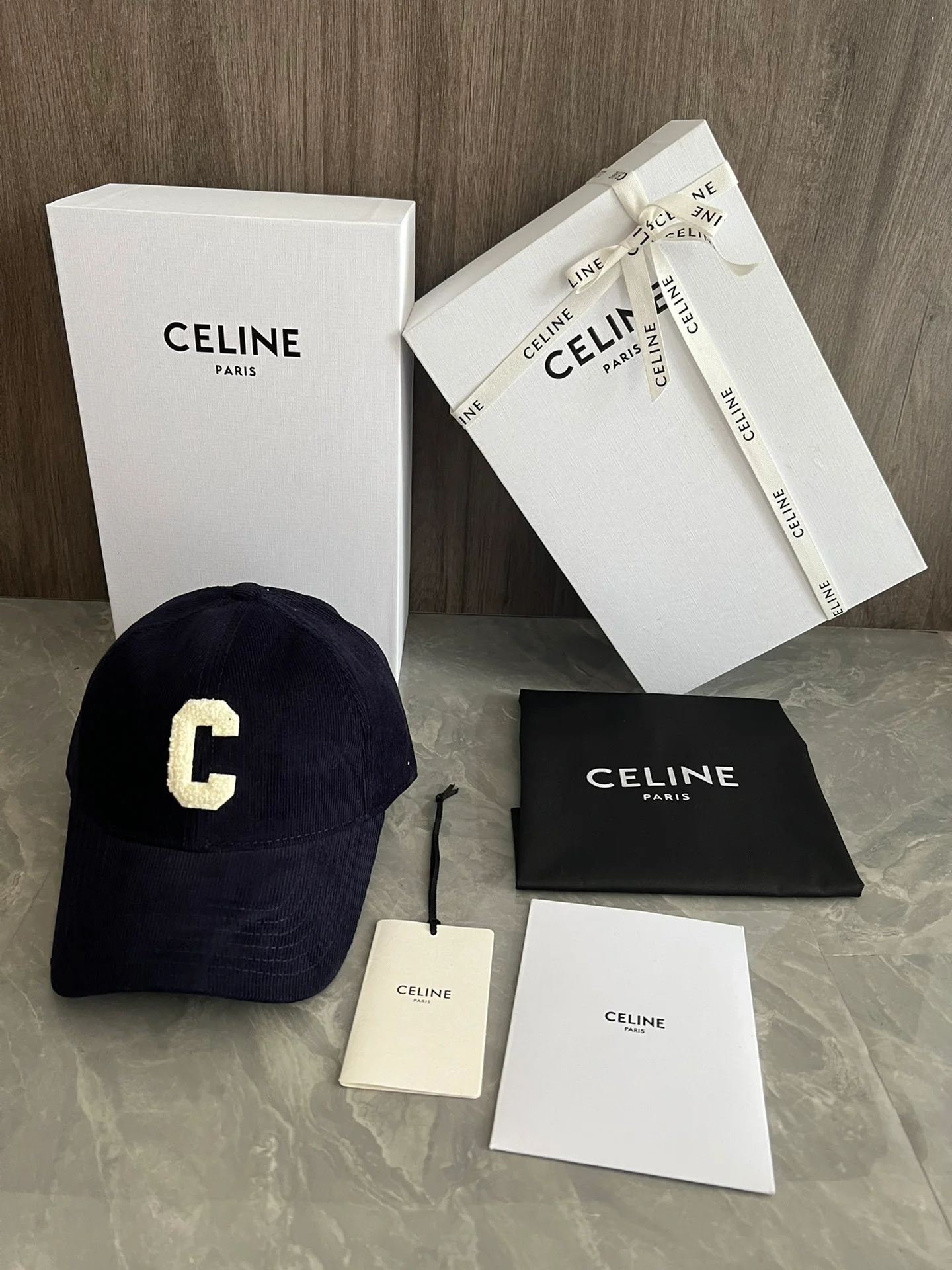Вельветовая бейсболка Celine с большим логотипом C - синяя