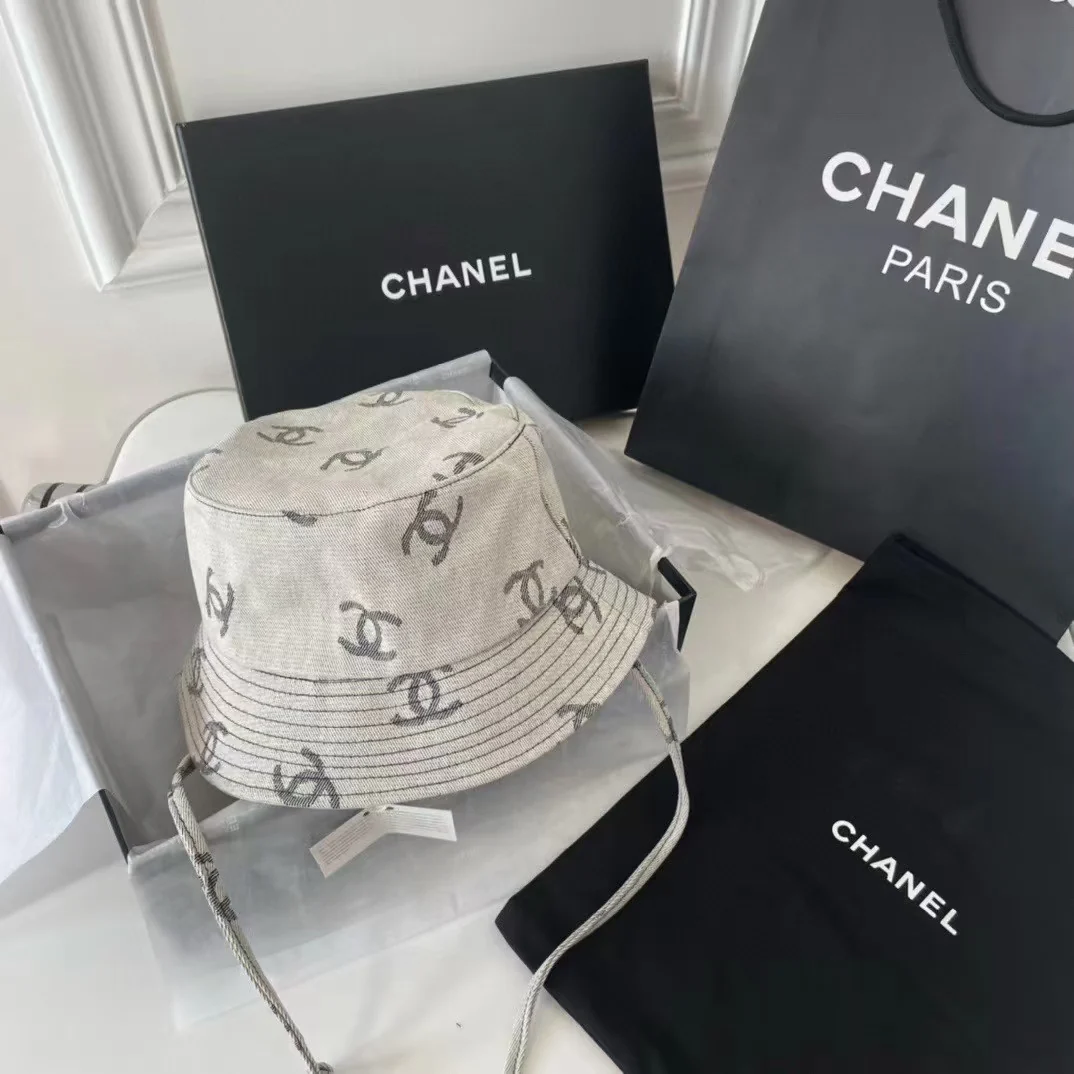 Chanel - Новая универсальная рыбацкая шляпа с двойной буквой С.