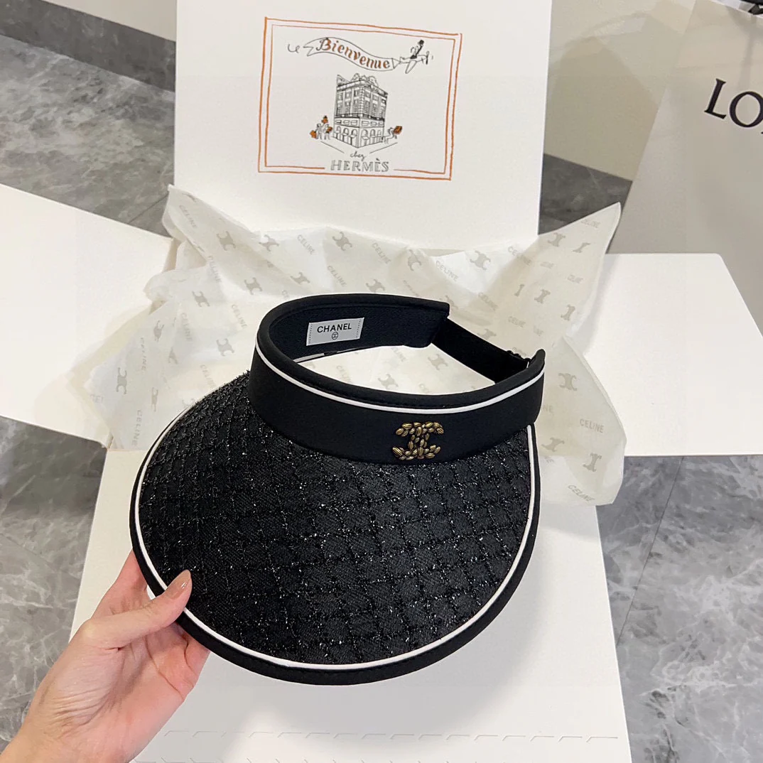 Новая летняя солнцезащитная шляпа Chanel 2024 с пайетками и клетчатым узором - черная.
