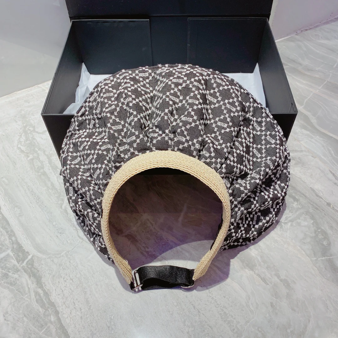 Chanel - Солнцезащитная шляпа из джинсовой ткани