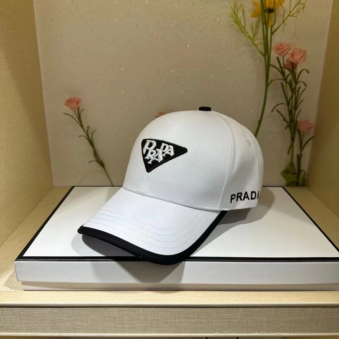 Бейсболка Prada - 2