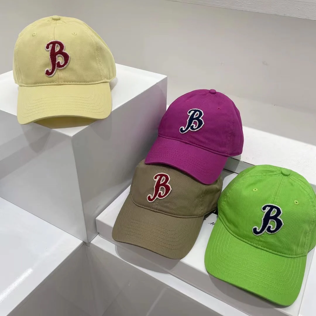 Бейсболка Balenciaga Terry с вышивкой, 2022 год.