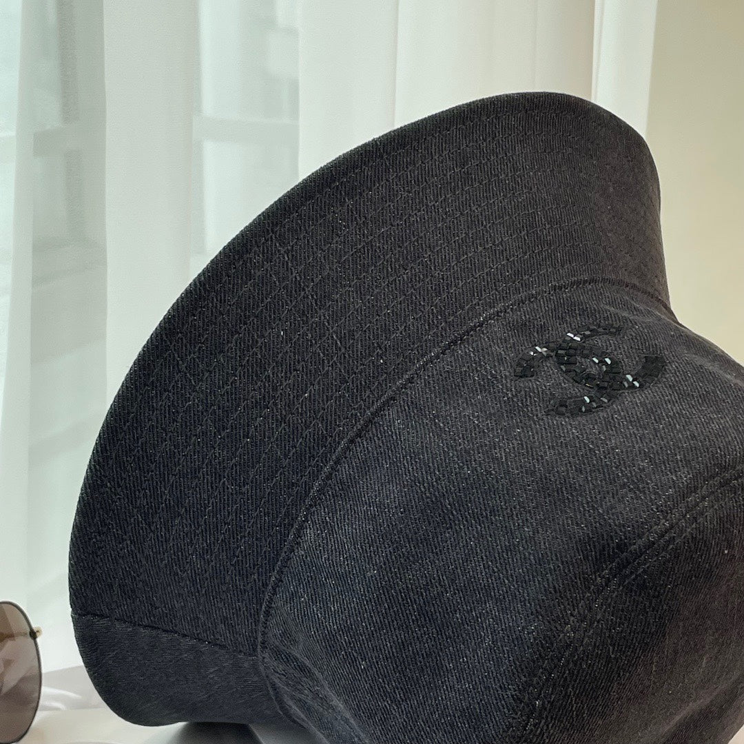 Chanel - Рыбацкая шляпа ручной работы, расшитая пайетками - Черная