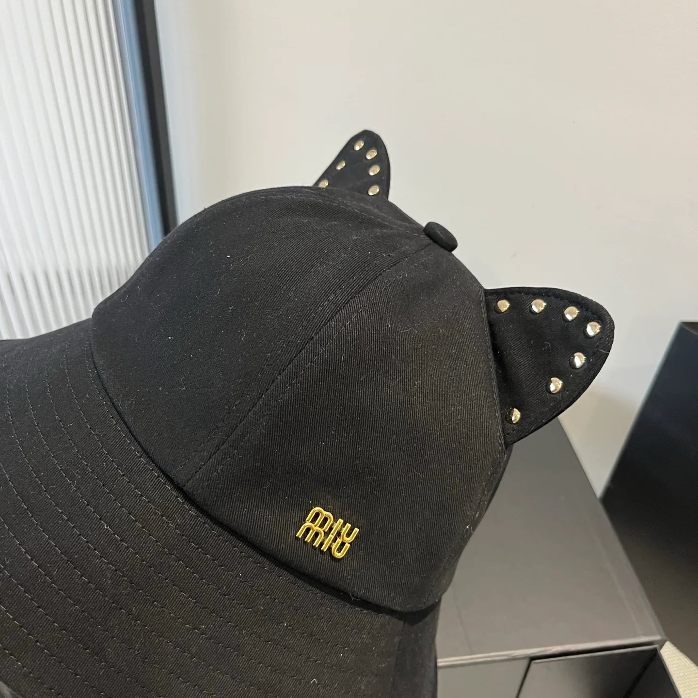 Рыбацкая шляпа Miu Miu с кошачьими ушками - черная