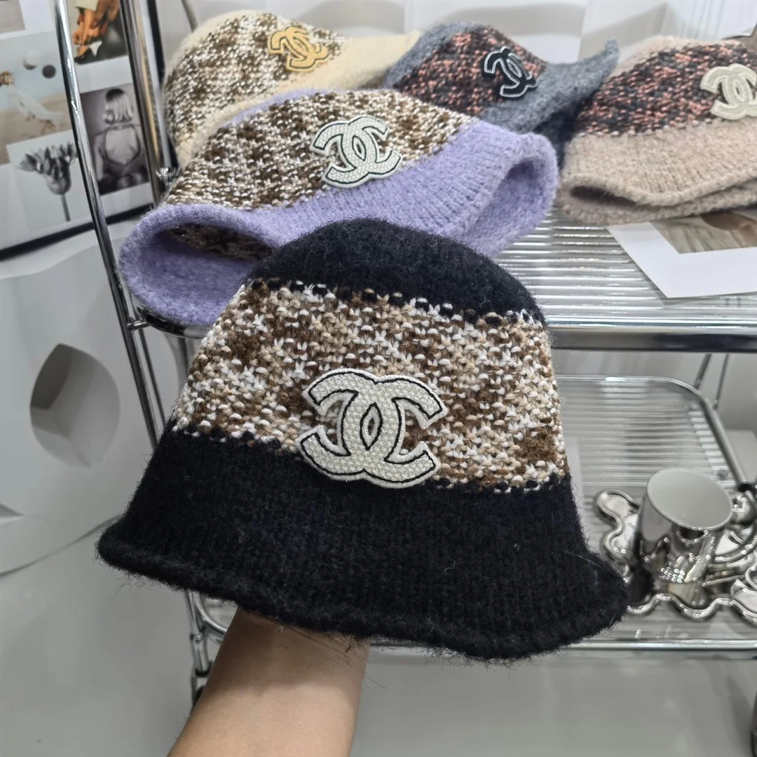 Chanel - Вязаная рыбацкая шапка