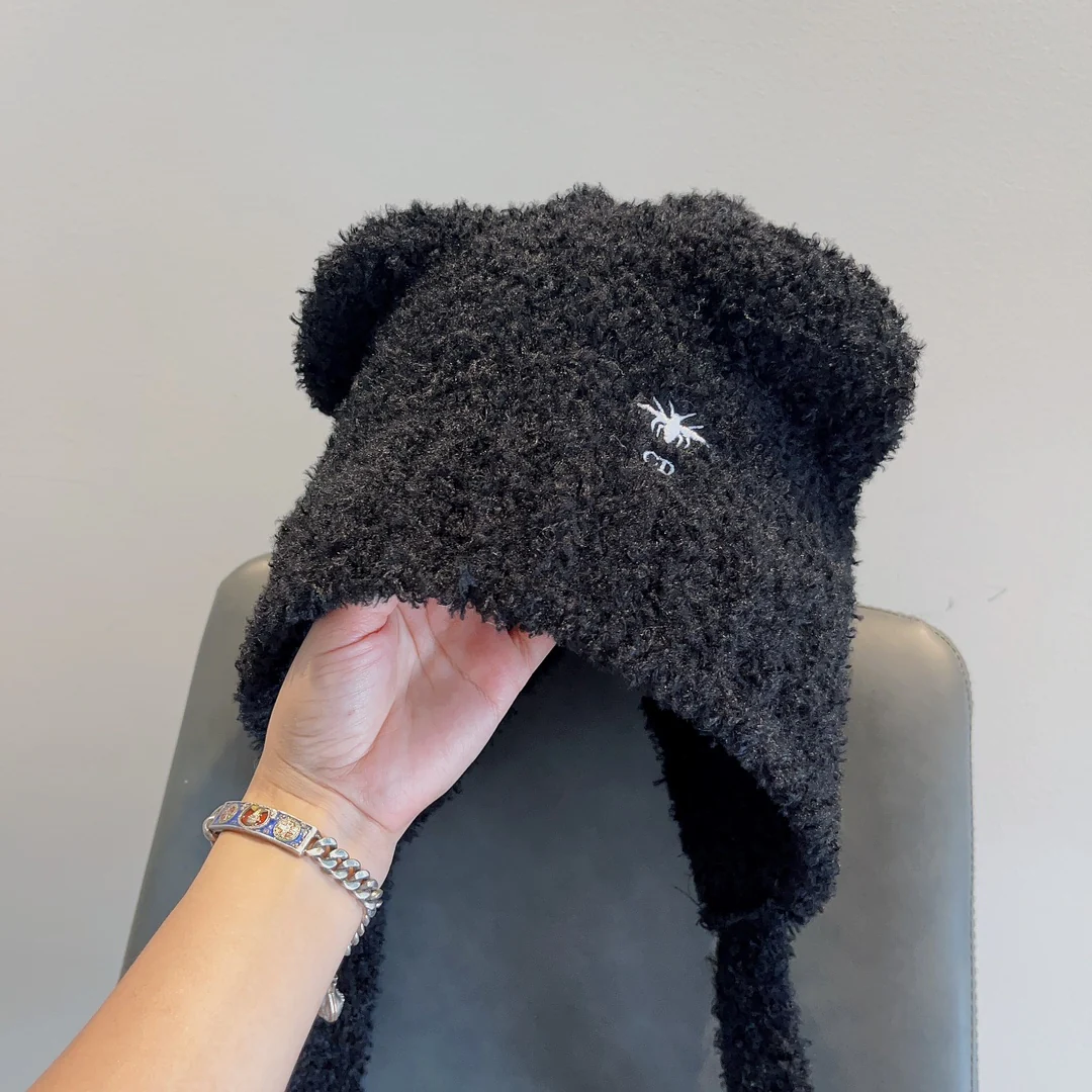 Dior - Новая плюшевая шапка сезона осень/зима - Черная