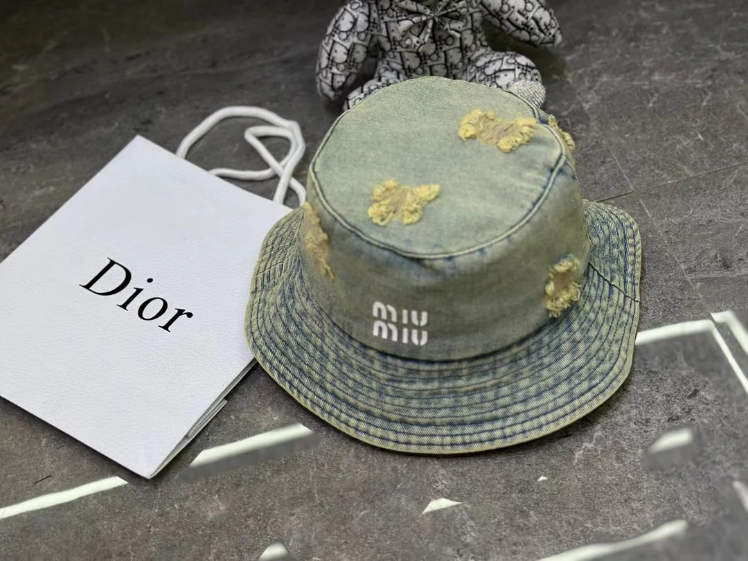 Панама Miu Miu из рваной джинсовой ткани