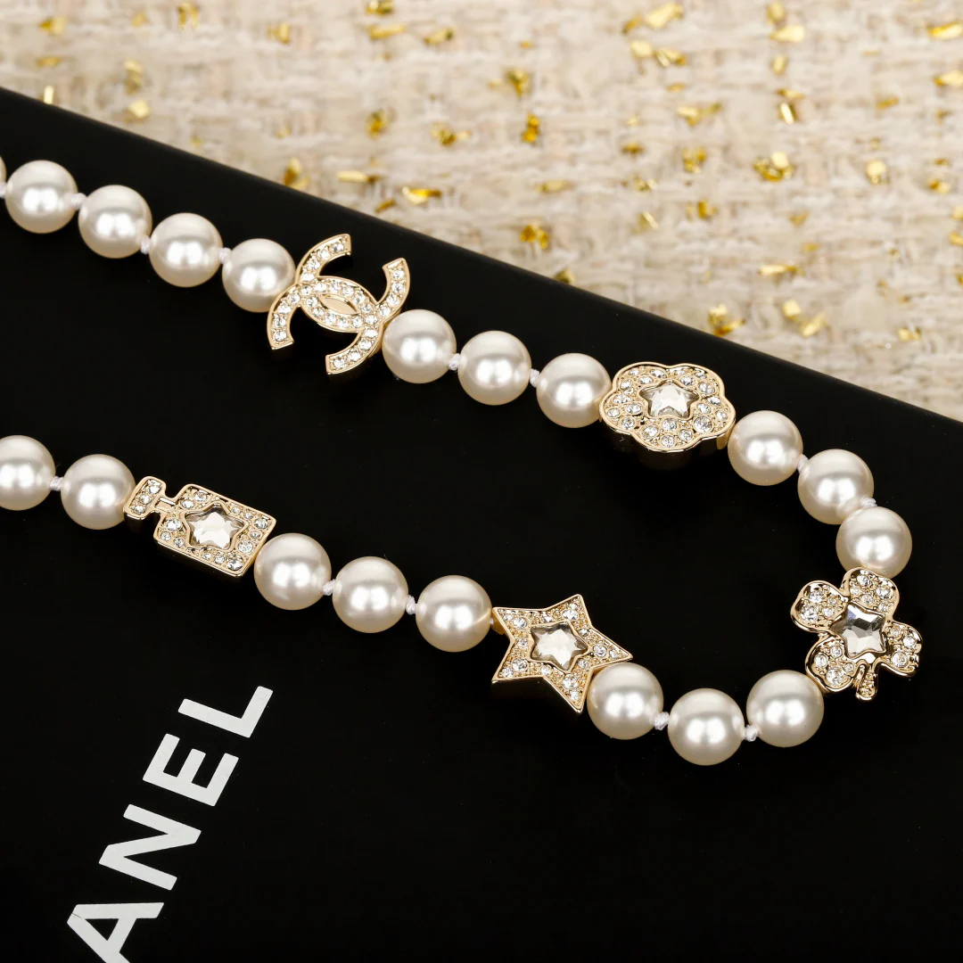 Флакон духов Chanel за 25 пенсов, жемчужное ожерелье в виде четырехлистного клевера