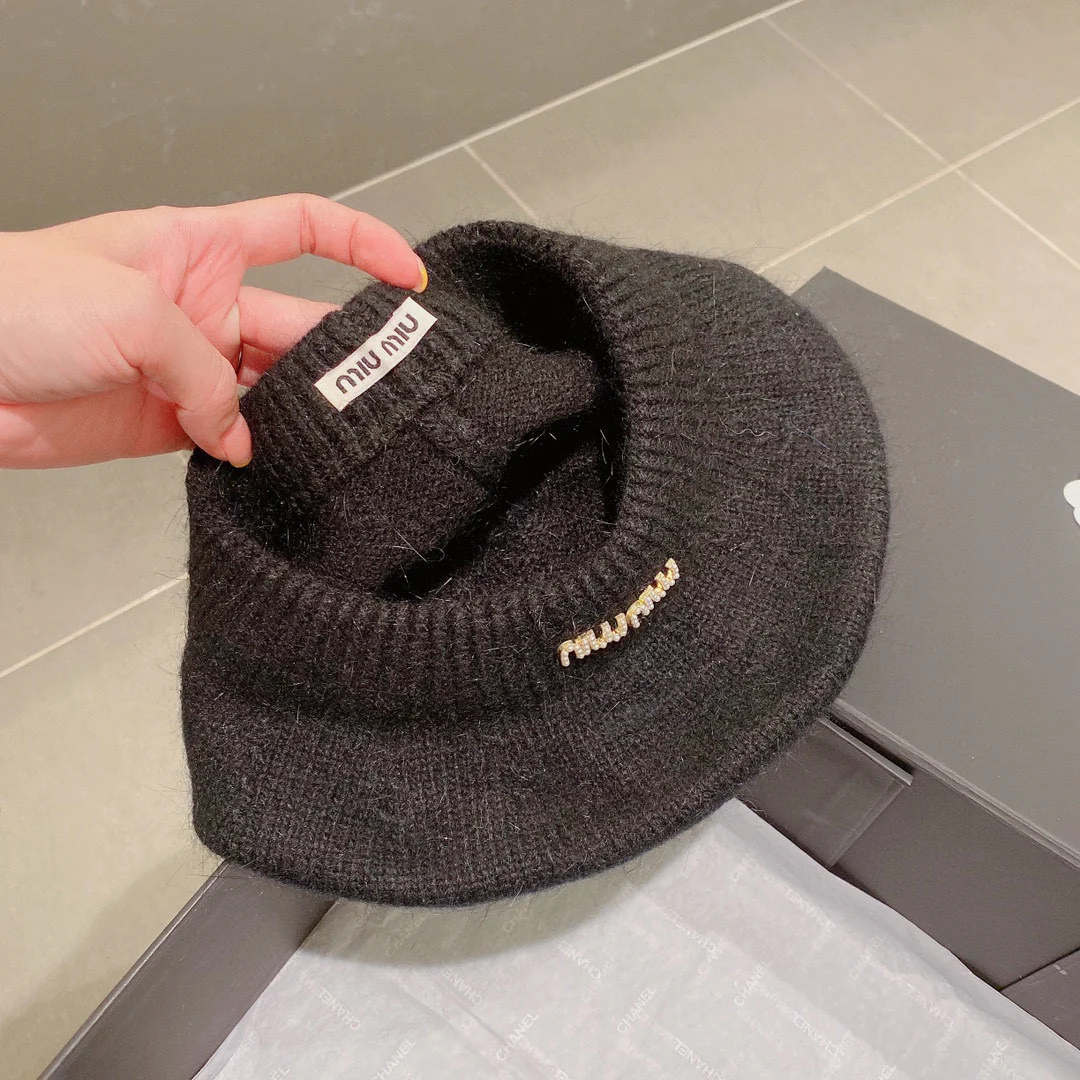 Miu Miu - Вязаный берет из кроличьего меха - Черный