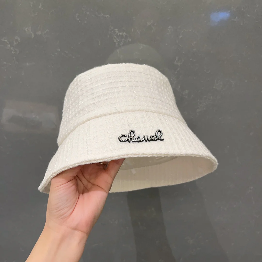 Рыбацкая шляпа в клетку Chanel - белая