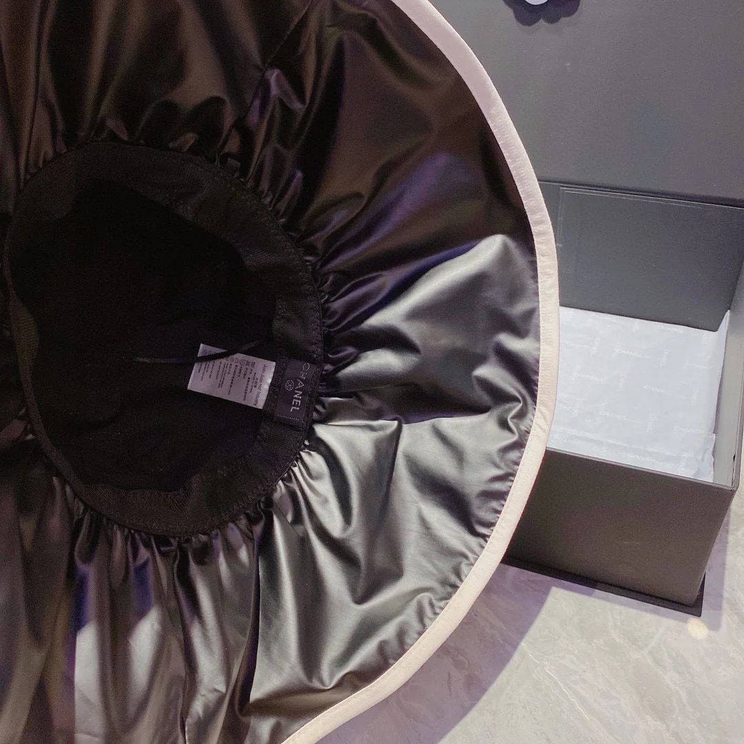 Солнцезащитная шляпа Chanel из ткани, устойчивой к УФ-излучению - Складная широкополая шляпа от солнца - 1 шт.