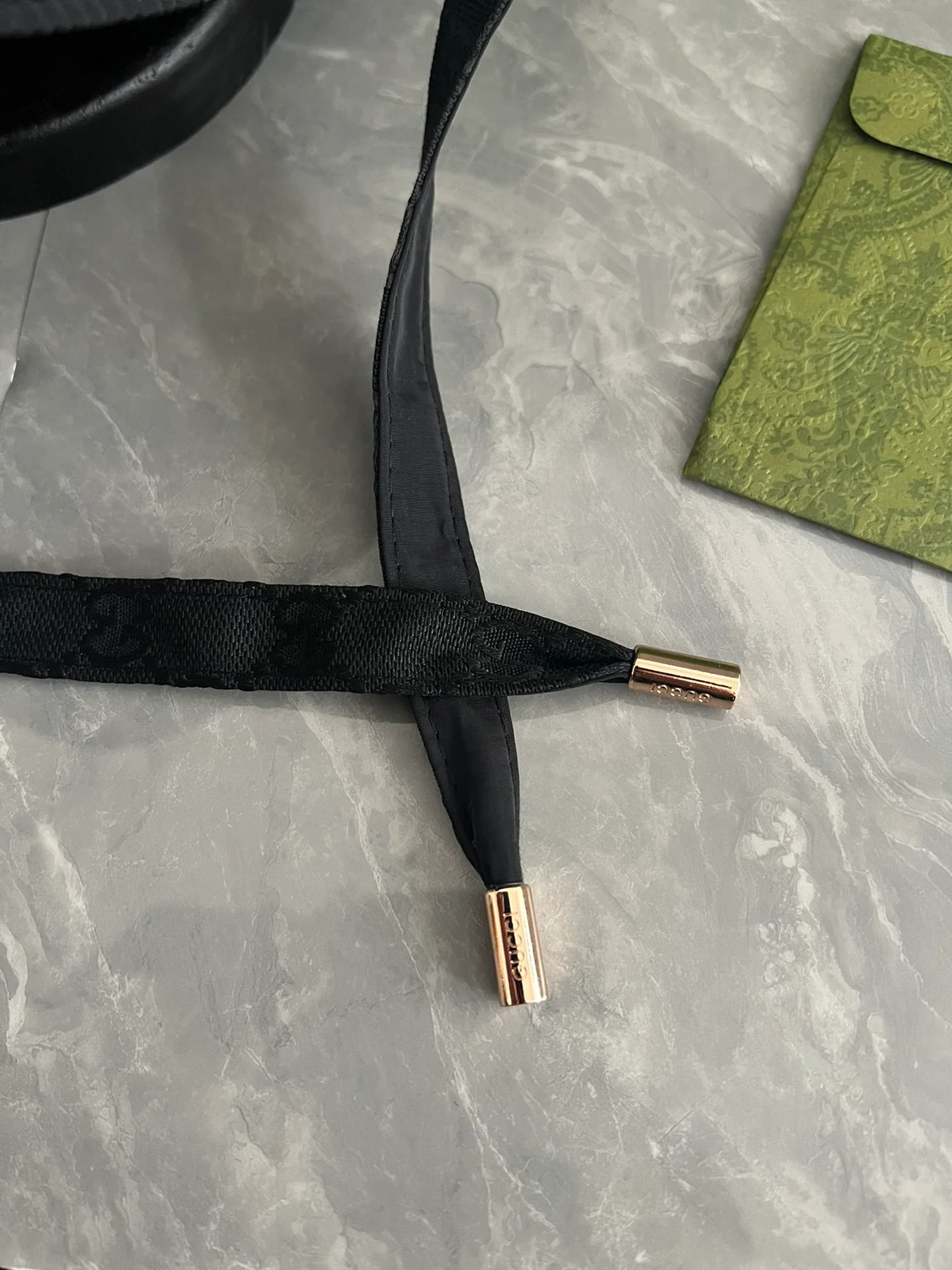 Gucci - Официальный сайт. Нейлоновая ретро-панама с двойной буквой G в том же стиле - xo-nk4