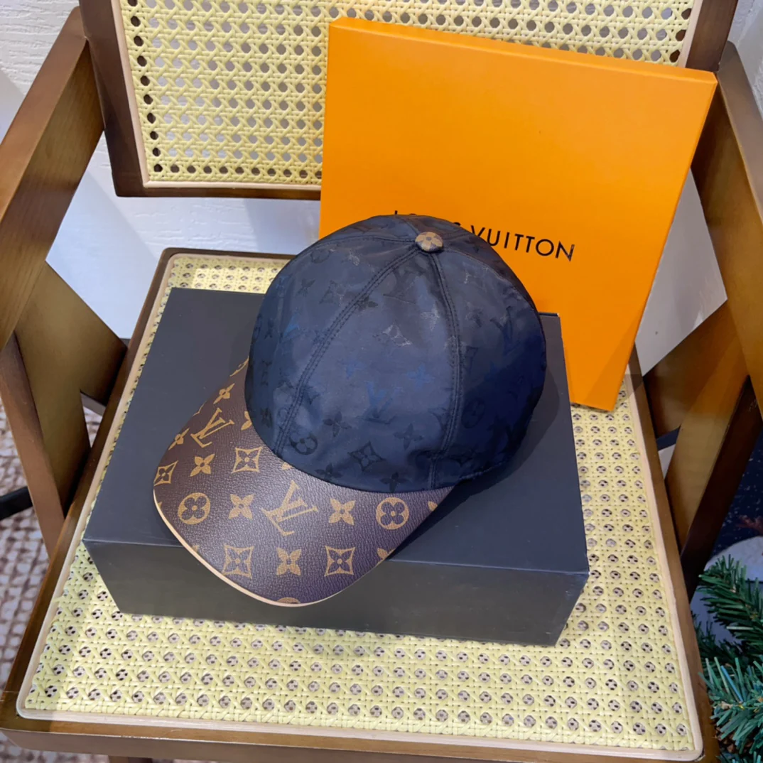 LV - Переиздание бейсболки с монограммой