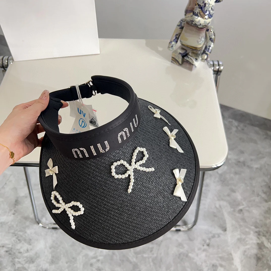 Новая летняя солнцезащитная шляпа Miu Miu 2024 с жемчужным бантом - черная.