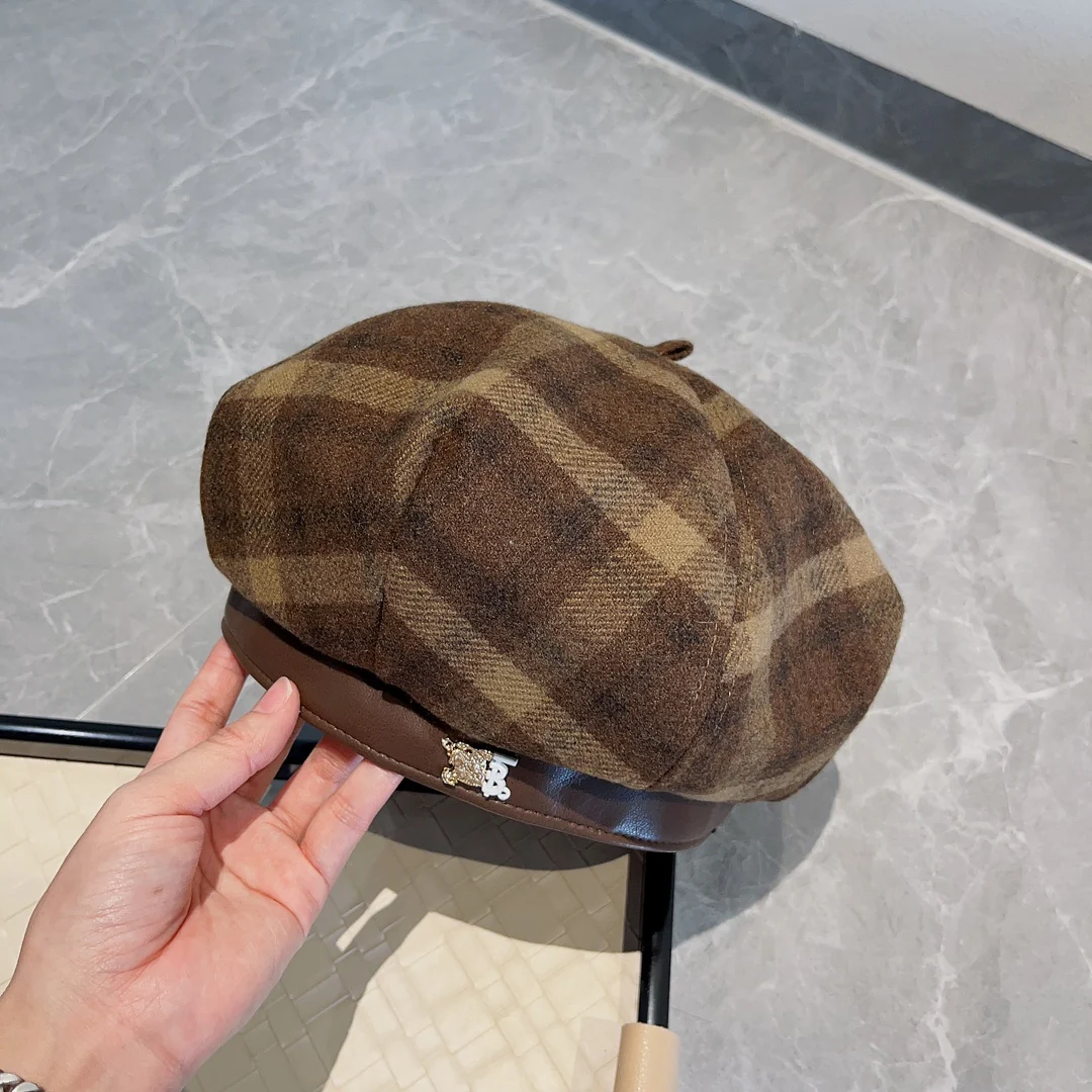 Восьмиугольный клетчатый берет Burberry - коричневый