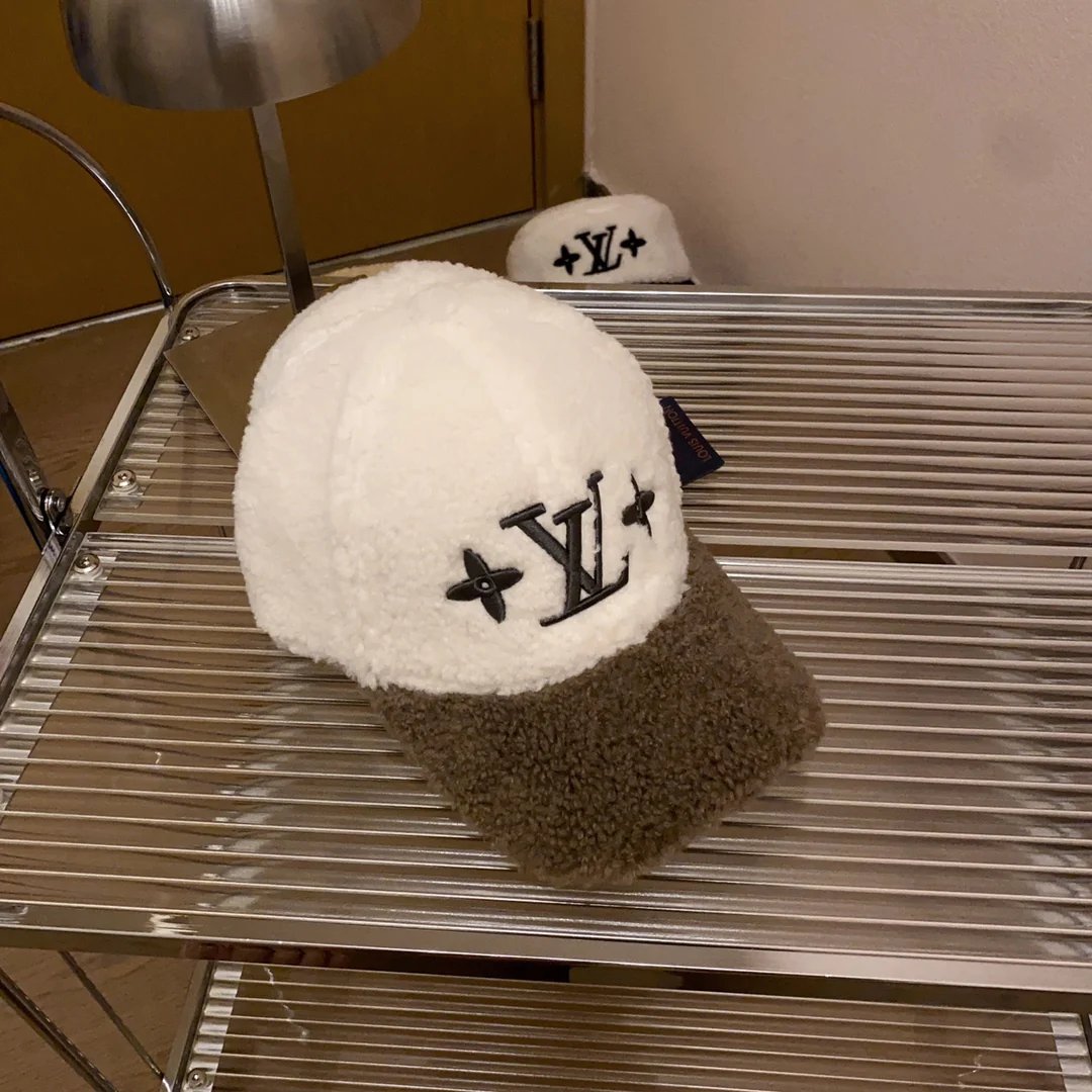 LV - Бейсболка из овечьей шерсти