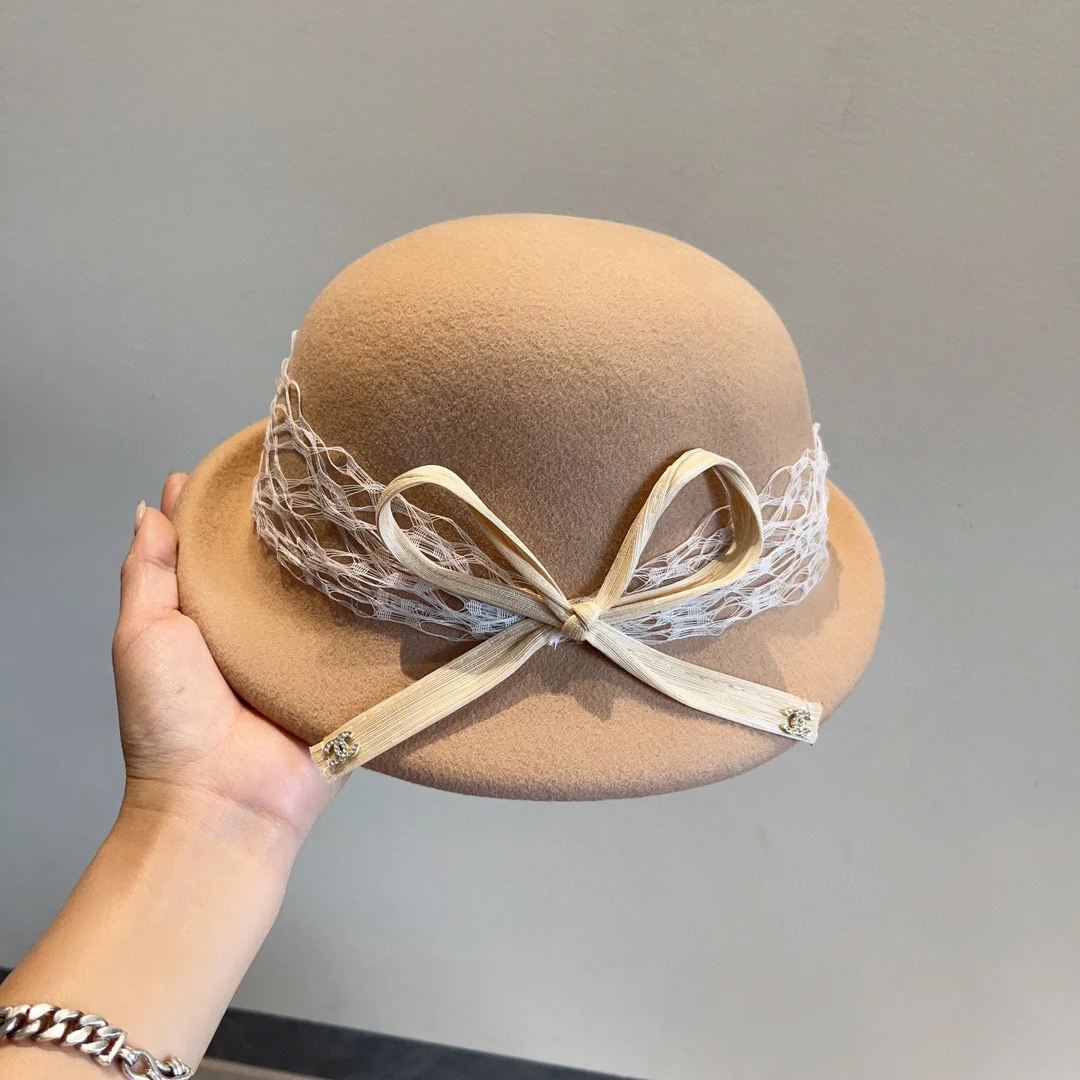 Chanel - Шерстяной берет с кружевом и бантом - цвет хаки