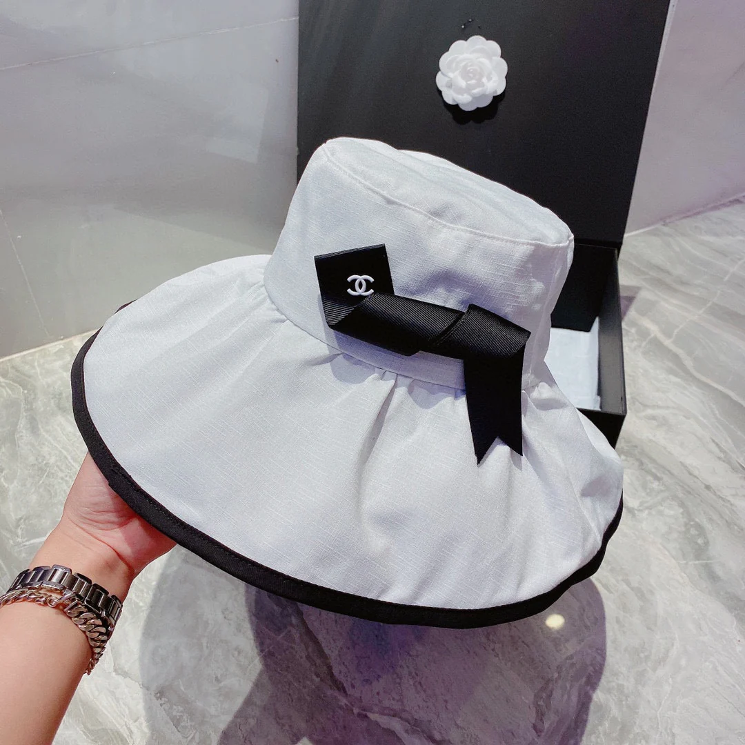 Солнцезащитная шляпа Chanel из ткани, устойчивой к УФ-излучению. Складная широкополая шляпа от солнца.