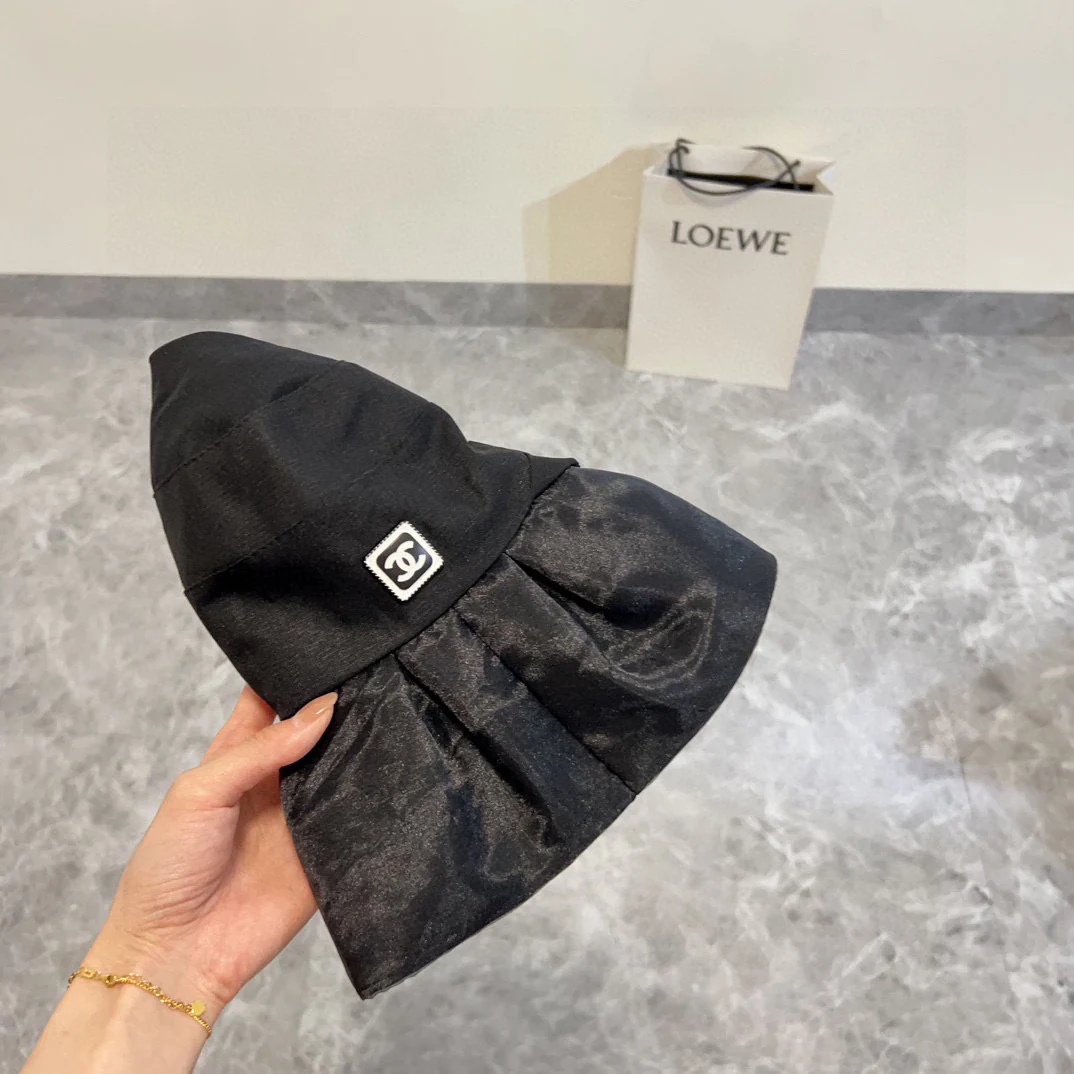 Новая широкополая льняная рыбацкая шляпа Chanel 2024 года с ремешком — черная.