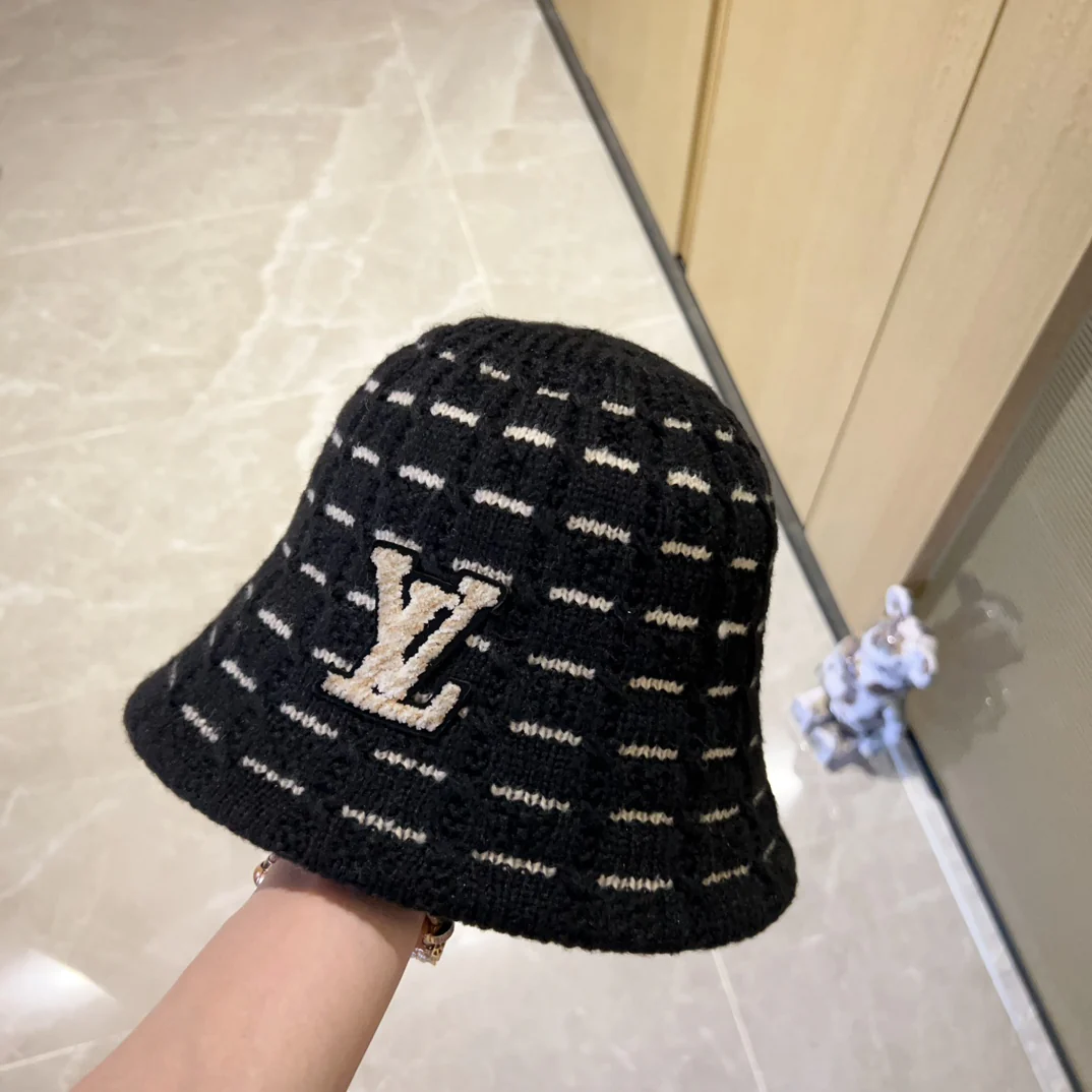 Вязаная рыбацкая шапка LV 2023 New Wave - черная