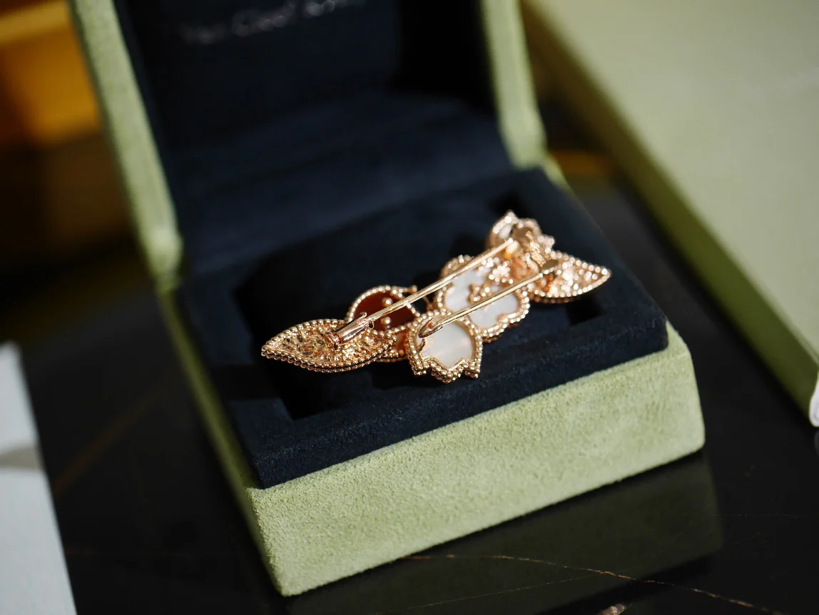 Van Véck - Брошь 007