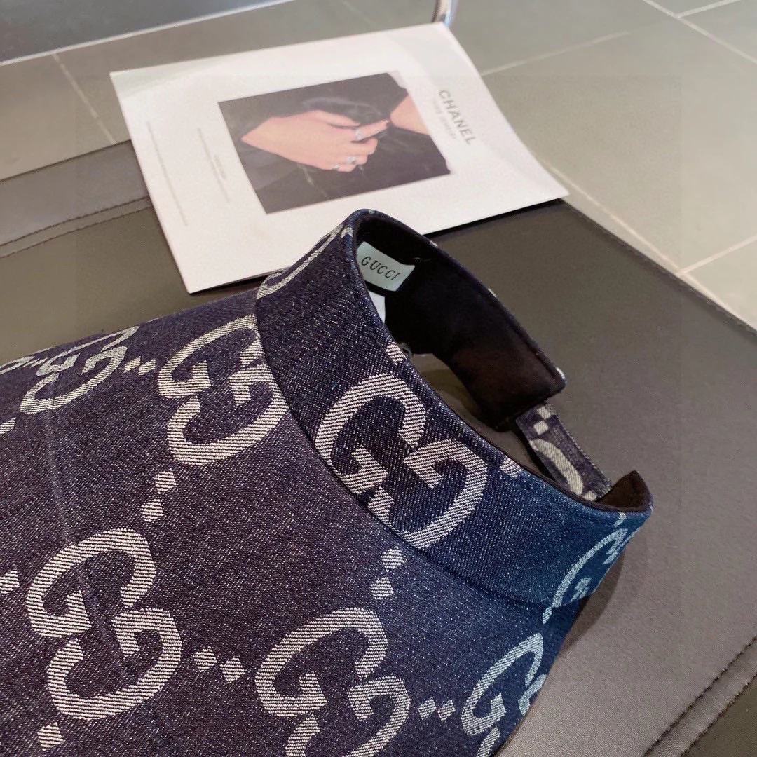 Новинки коллекции Gucci Весна/Лето 2023 - Кепка из канваса с монограммой и узкими полями - Козырек - Синий