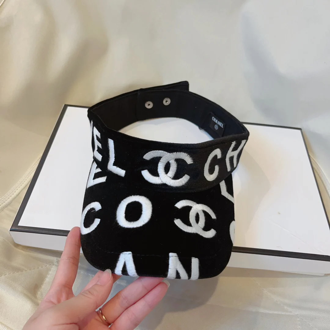 Новинка осенней коллекции Chanel 2023 — Солнцезащитный козырек с открытым верхом — Черный