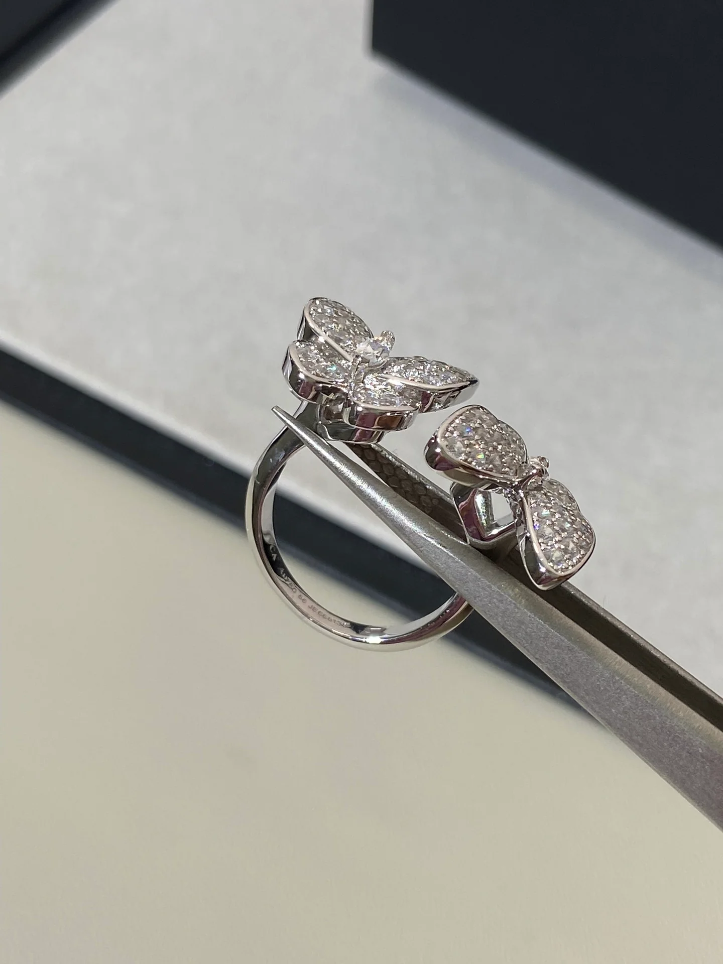 Ван Век - Кольцо 083