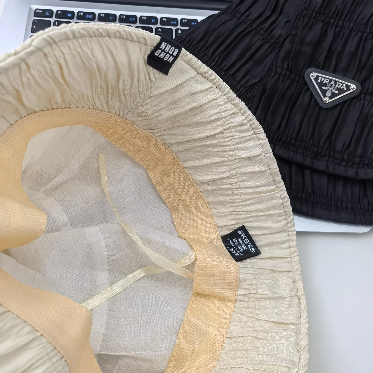 Prada - Новинка начала осени 2023 года - Простая панама со складками